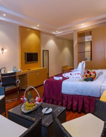 Three Steers Hotel Meru