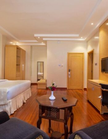 Three Steers Hotel Meru