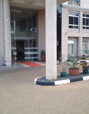 Three Steers Hotel Meru