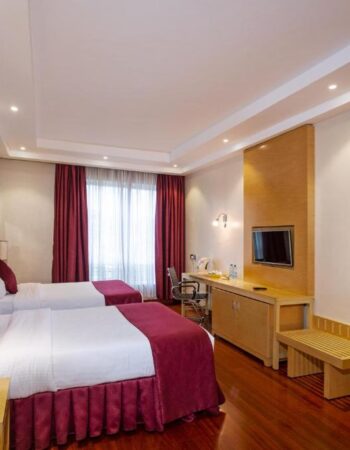 Three Steers Hotel Meru