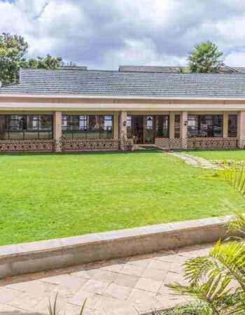 Three Steers Hotel Meru